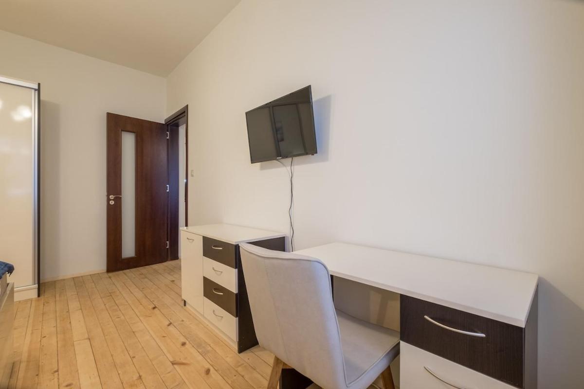 Stylish Center Flat 100m To Vitosha Blvd Daire Sofya
